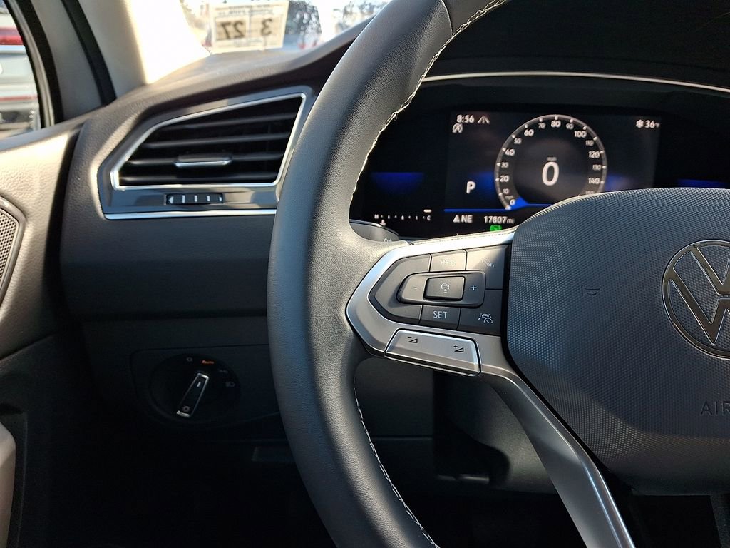 Certified 2022 Volkswagen Tiguan SE AWD/4WD image 19