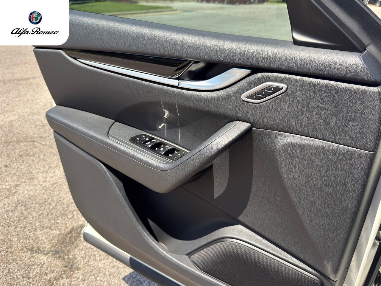 Used 2021 Maserati Levante AWD/4WD image 30