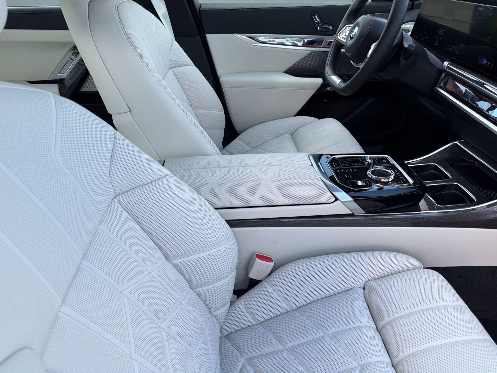 New 2026 BMW i7 xDrive60 AWD/4WD image 31