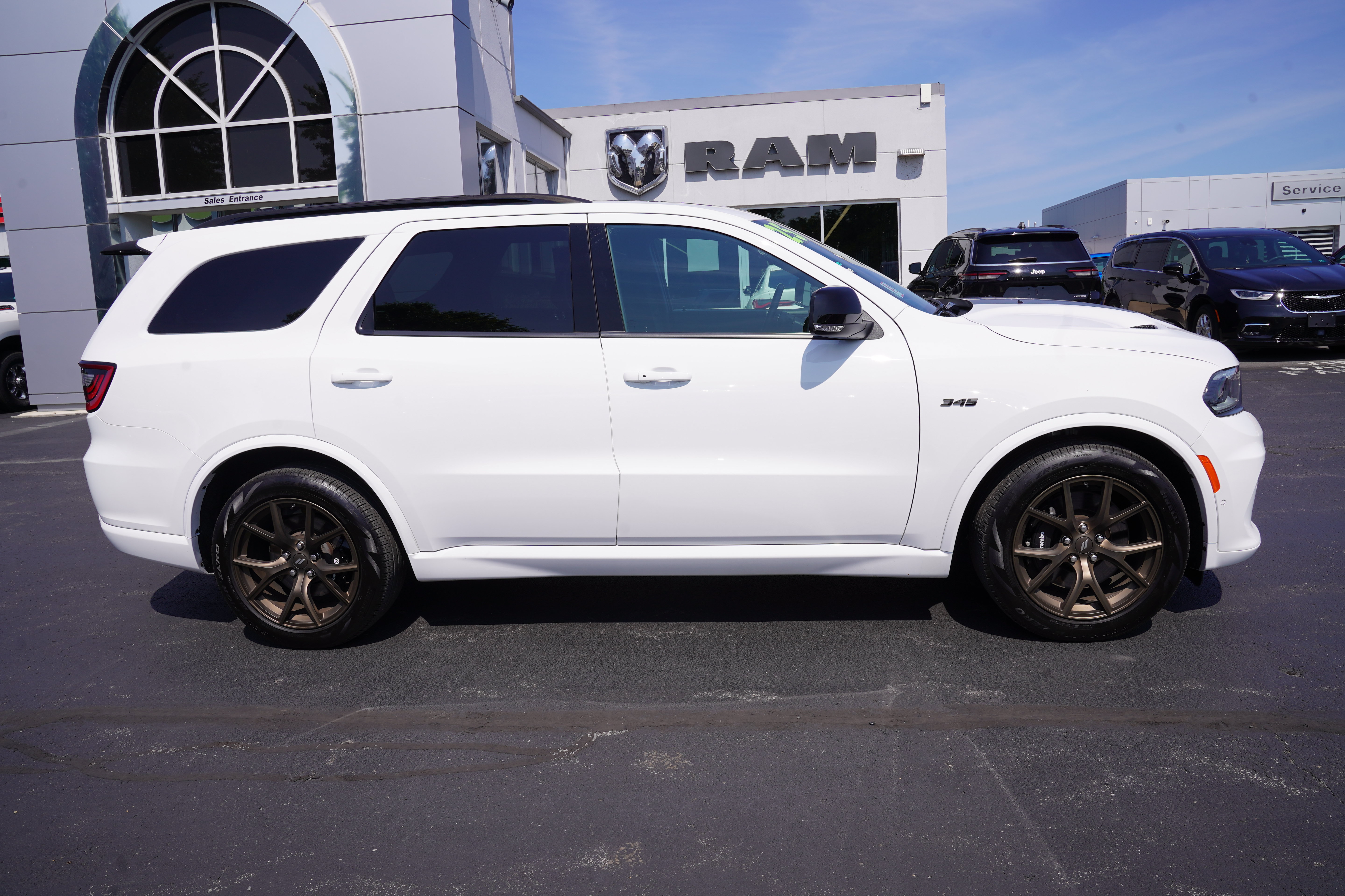 Used 2025 Dodge Durango R/T AWD/4WD image 2