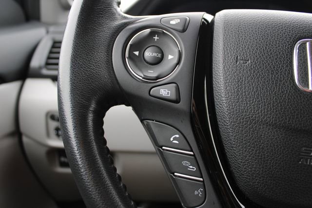 Used 2017 Honda Pilot Touring image 11