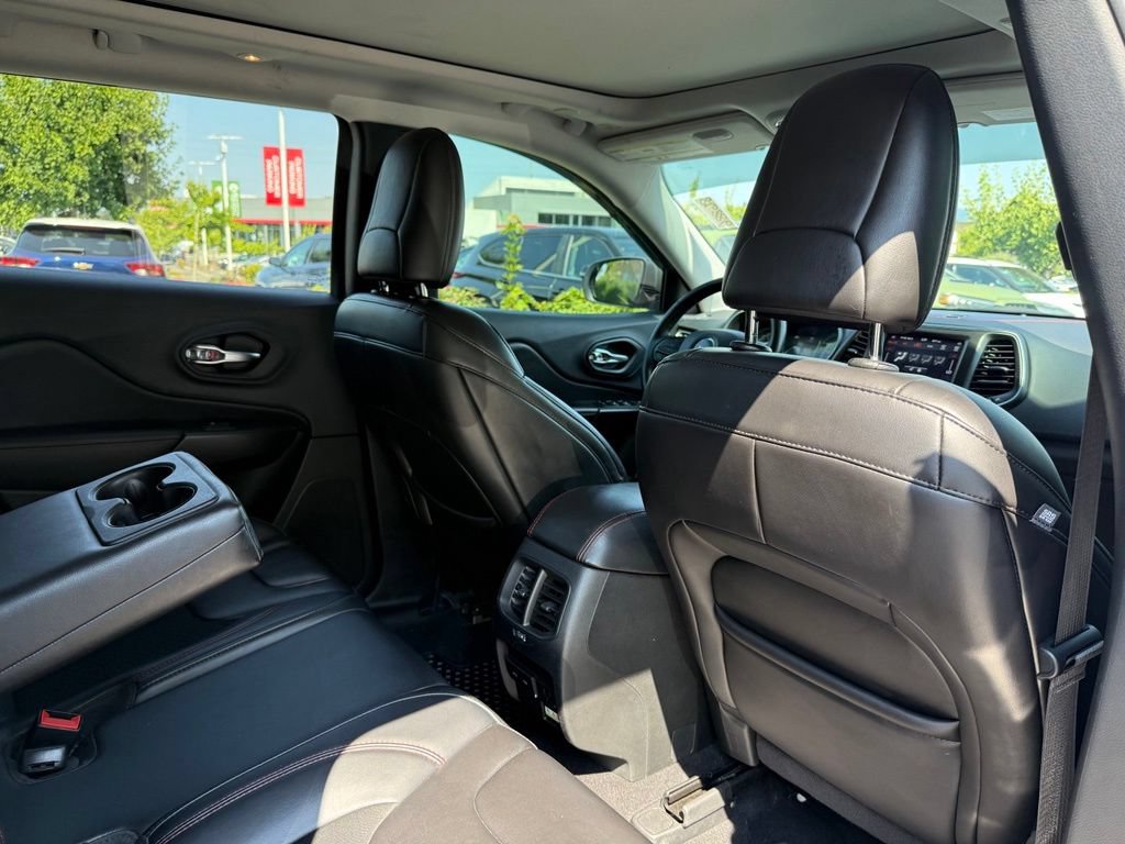 Used 2019 Jeep Cherokee Trailhawk w/ Comfort/Convenience Group AWD/4WD image 19