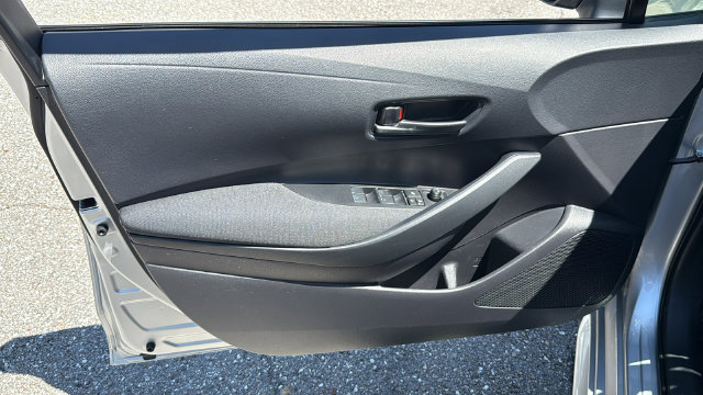 Used 2025 Toyota Corolla LE FWD image 18