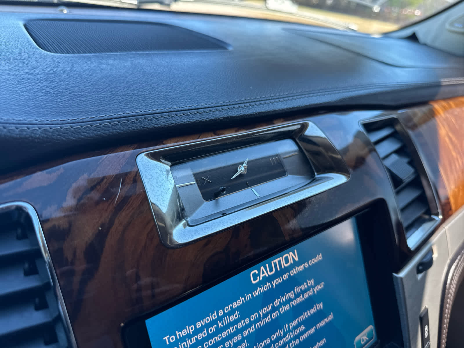 Used 2014 Cadillac Escalade ESV Platinum image 34