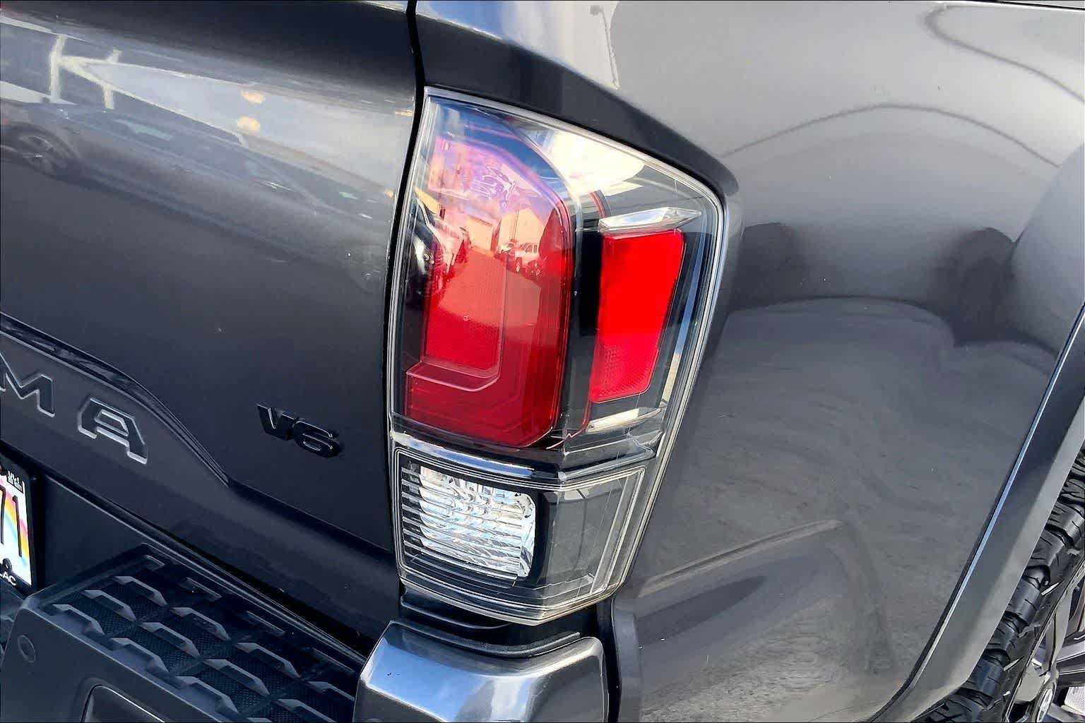 Used 2022 Toyota Tacoma Limited AWD/4WD image 32