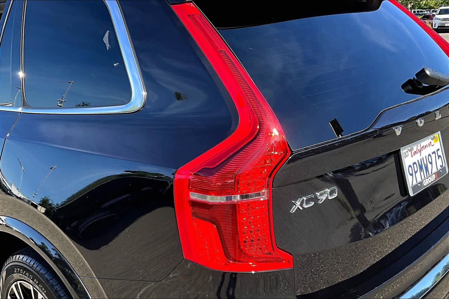 Used 2025 Volvo XC90 T8 Core w/ Climate Package image 28