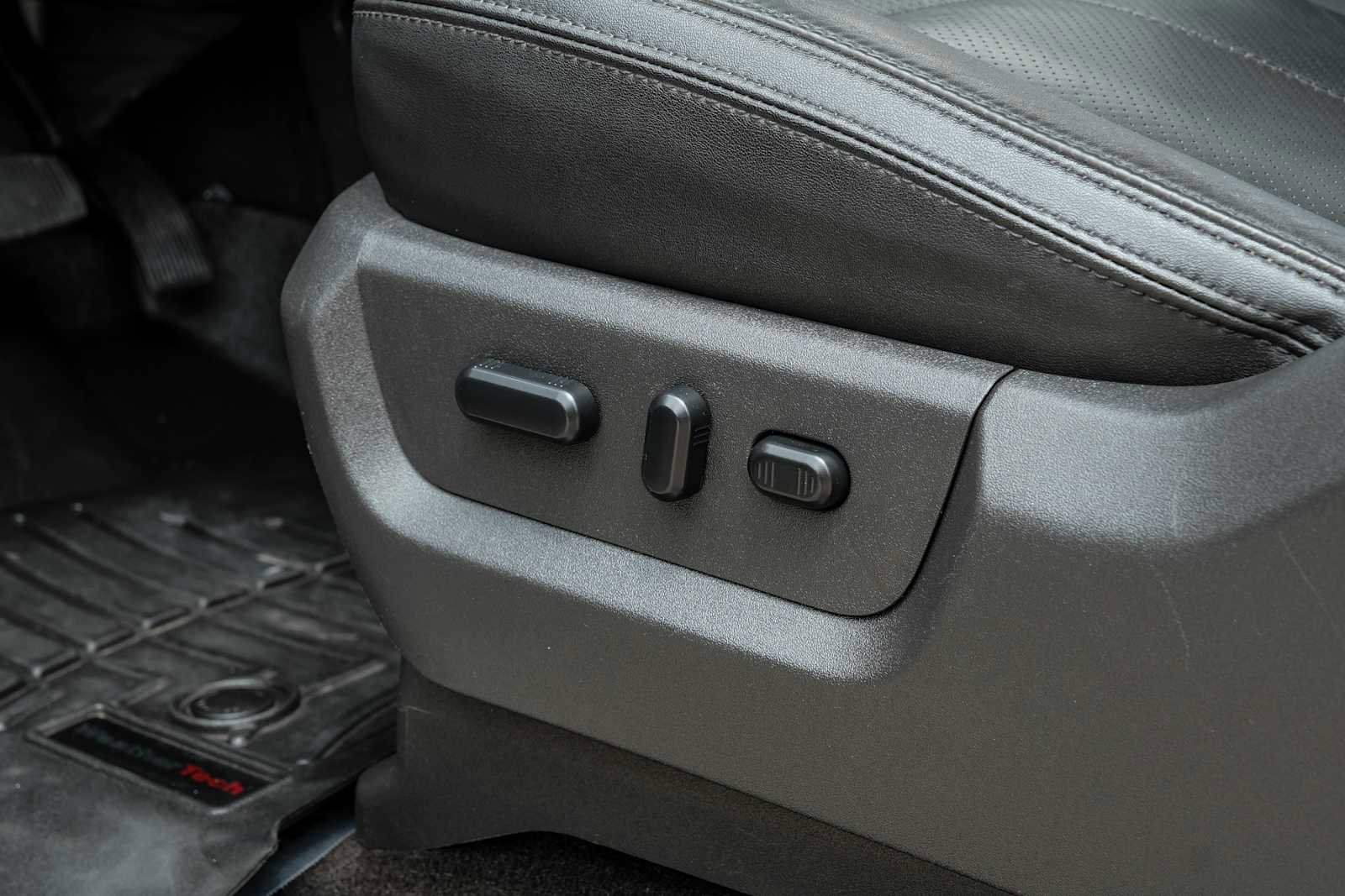 Used 2016 Ford F250 Platinum w/ FX4 Off-Road Package AWD/4WD image 33