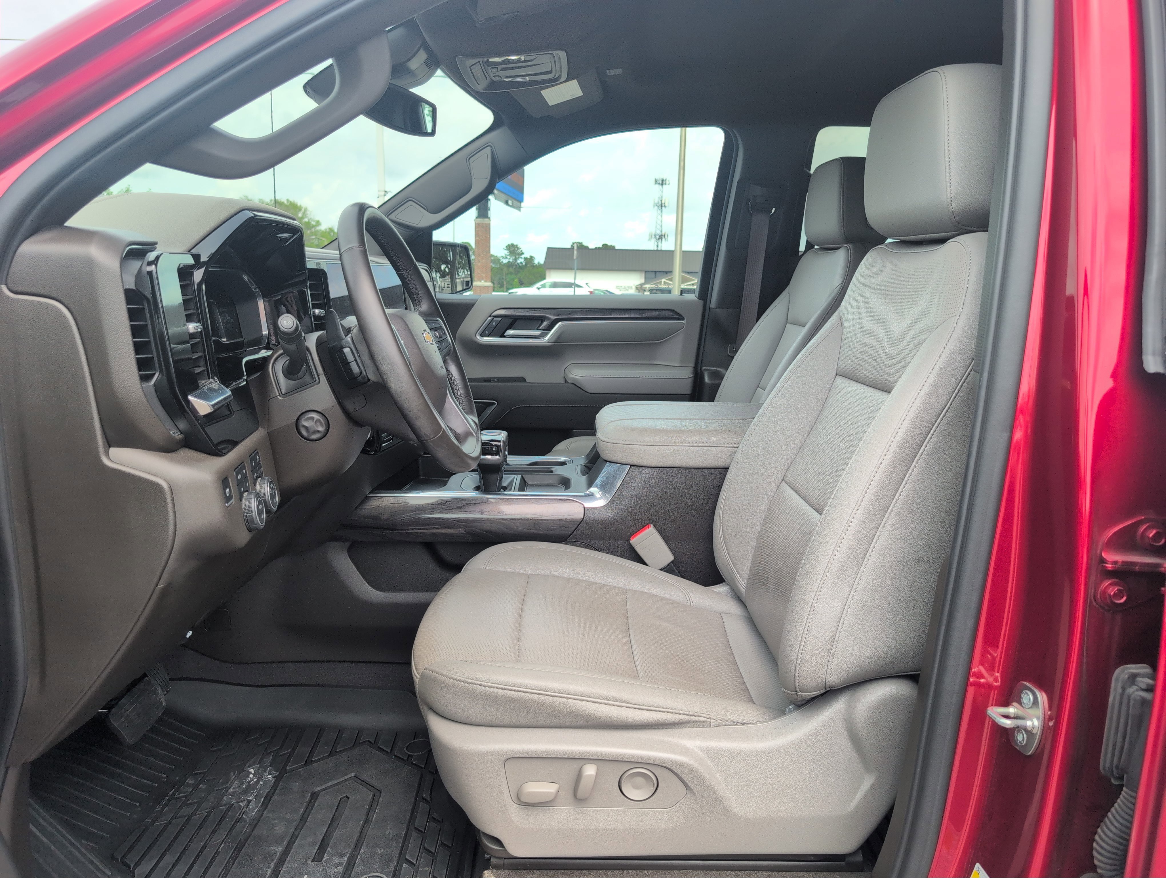 Used 2024 Chevrolet Silverado 1500 LTZ w/ Z71 Off-Road Package AWD/4WD image 13