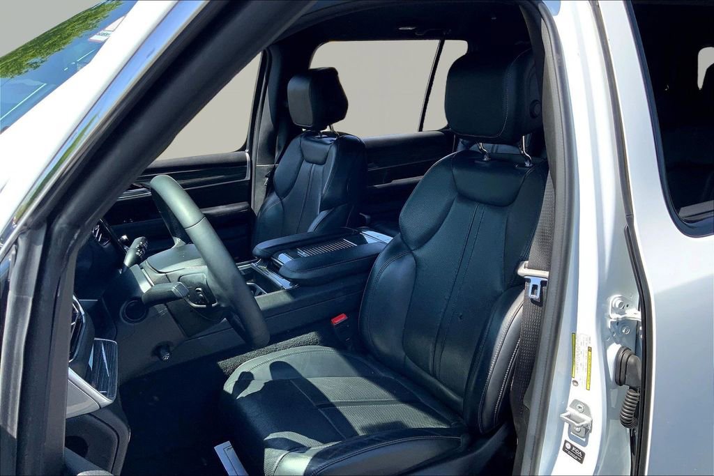 Used 2022 Jeep Wagoneer Series II AWD/4WD image 15