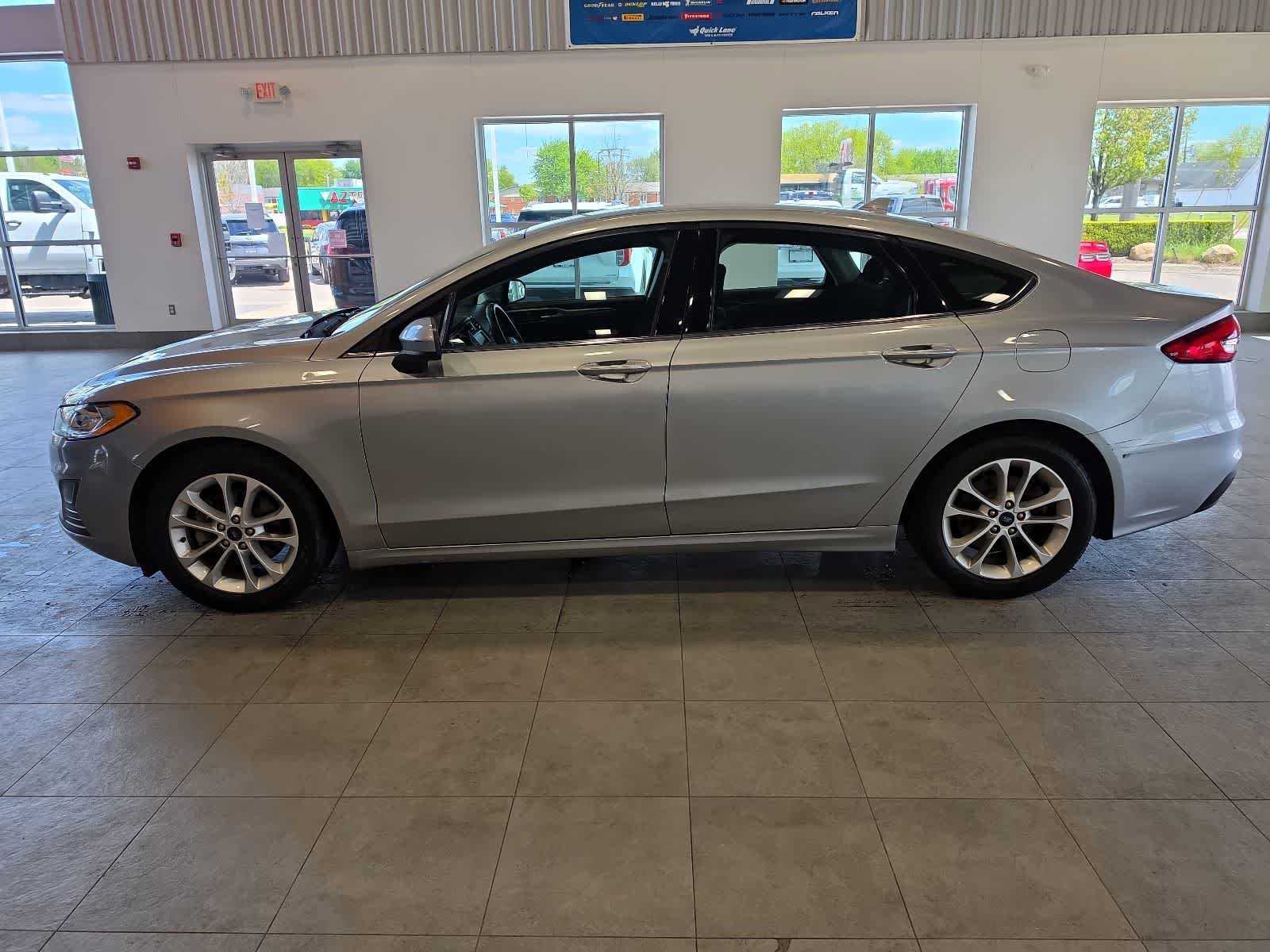 Used 2020 Ford Fusion SE FWD image 12