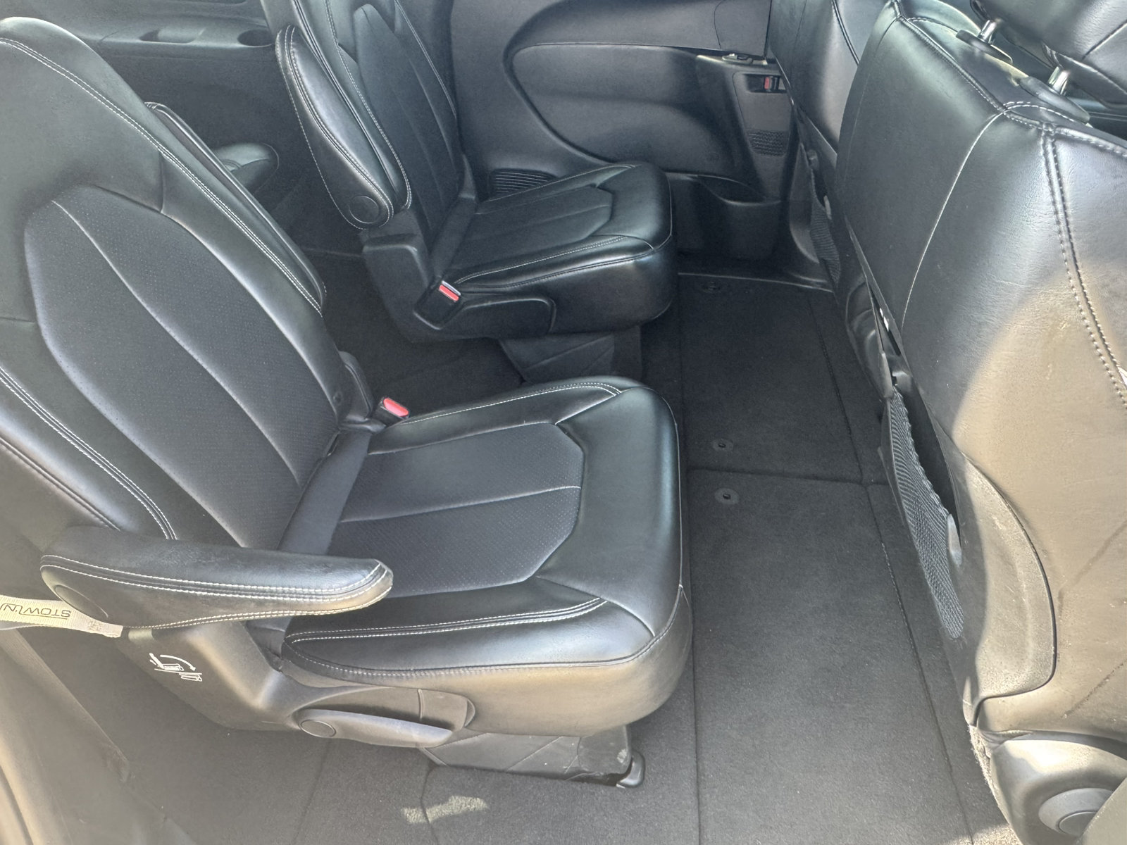 Used 2025 Chrysler Pacifica Select FWD image 17