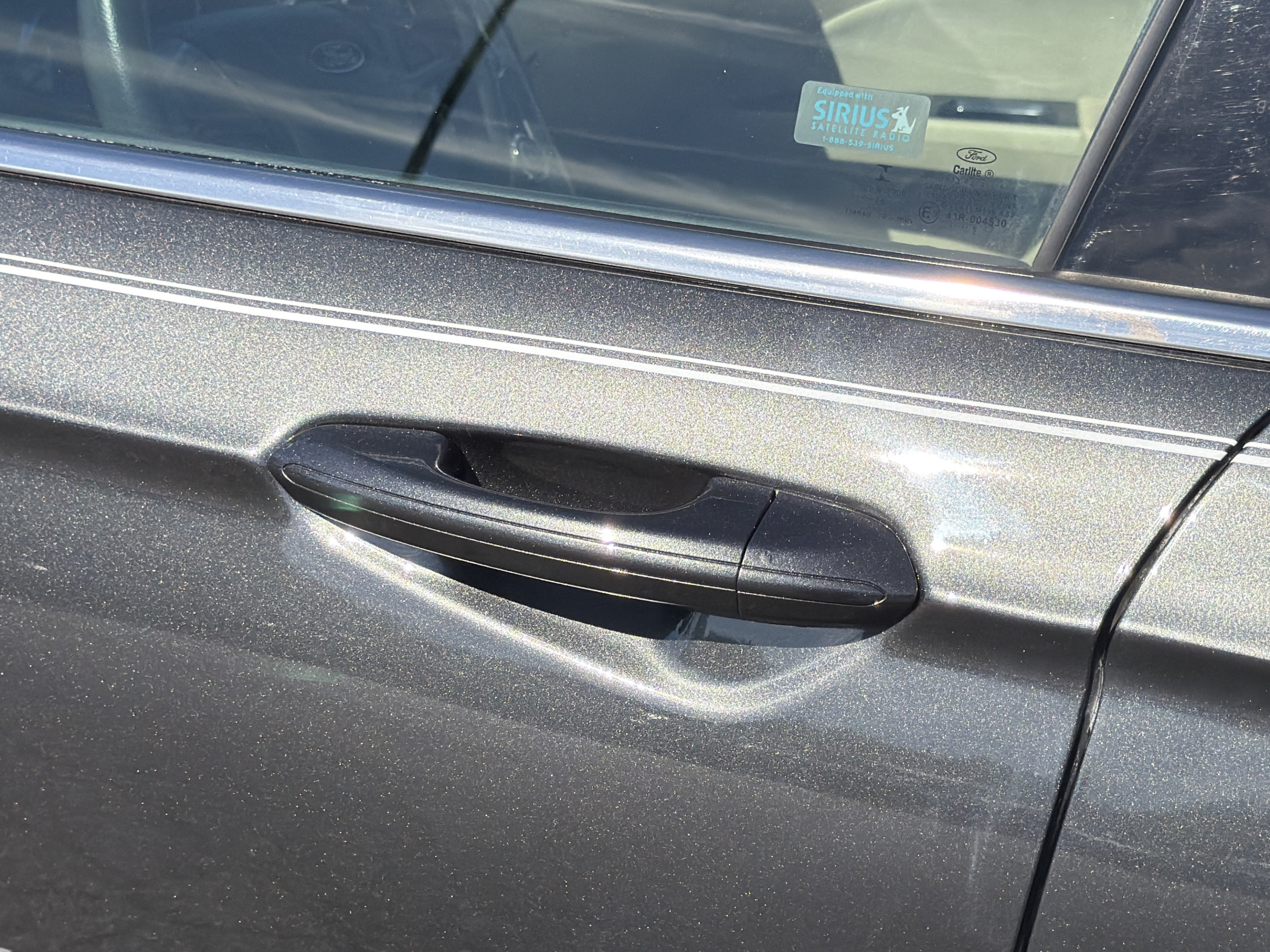 Used 2015 Ford Fusion SE FWD image 29
