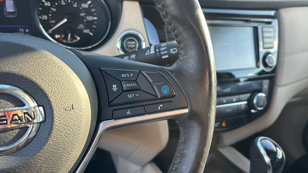 Used 2018 Nissan Rogue SL w/ Premium Package image 18