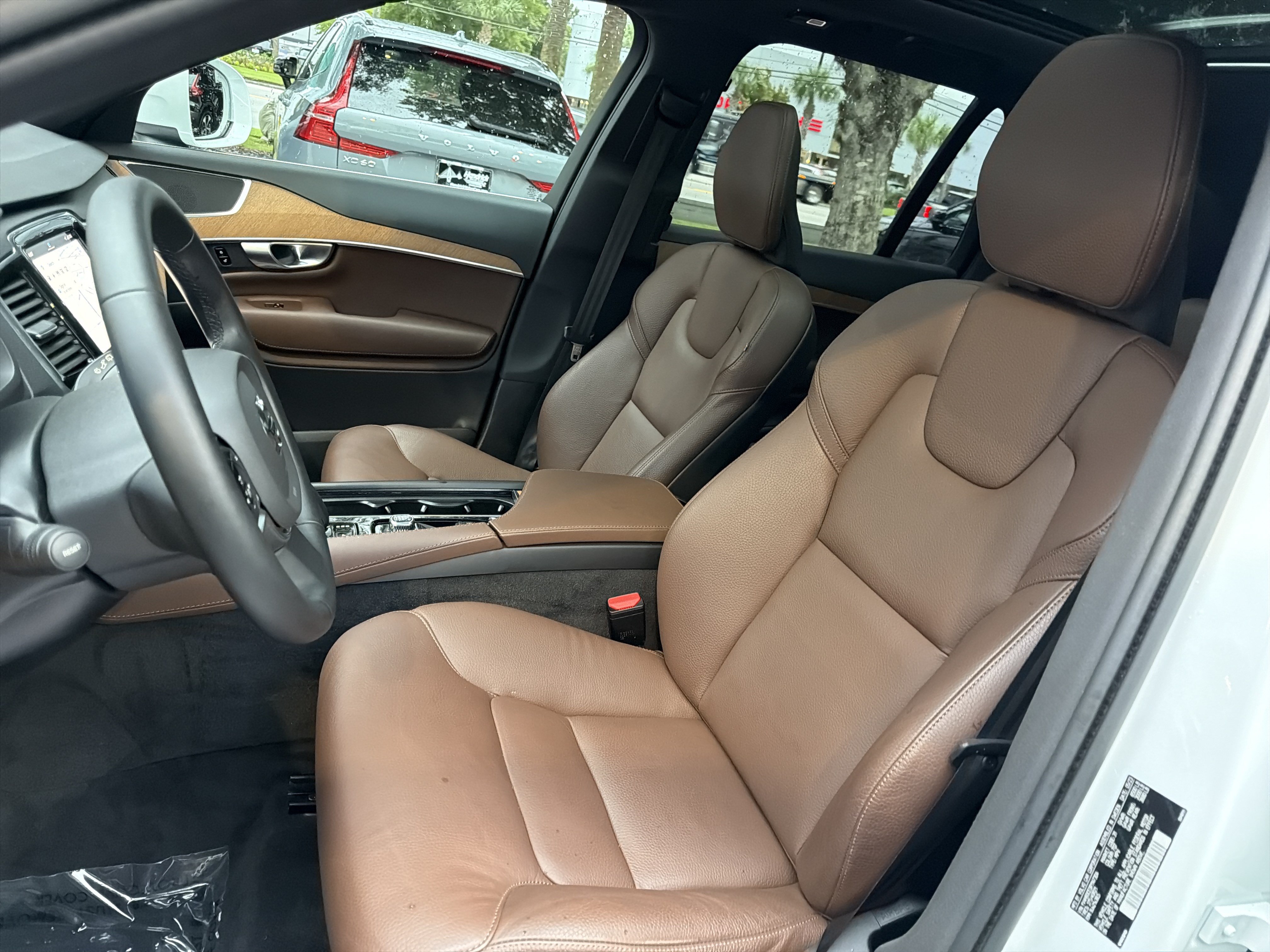 Certified 2024 Volvo XC90 T8 Plus w/ Protection Package Premier AWD/4WD image 16