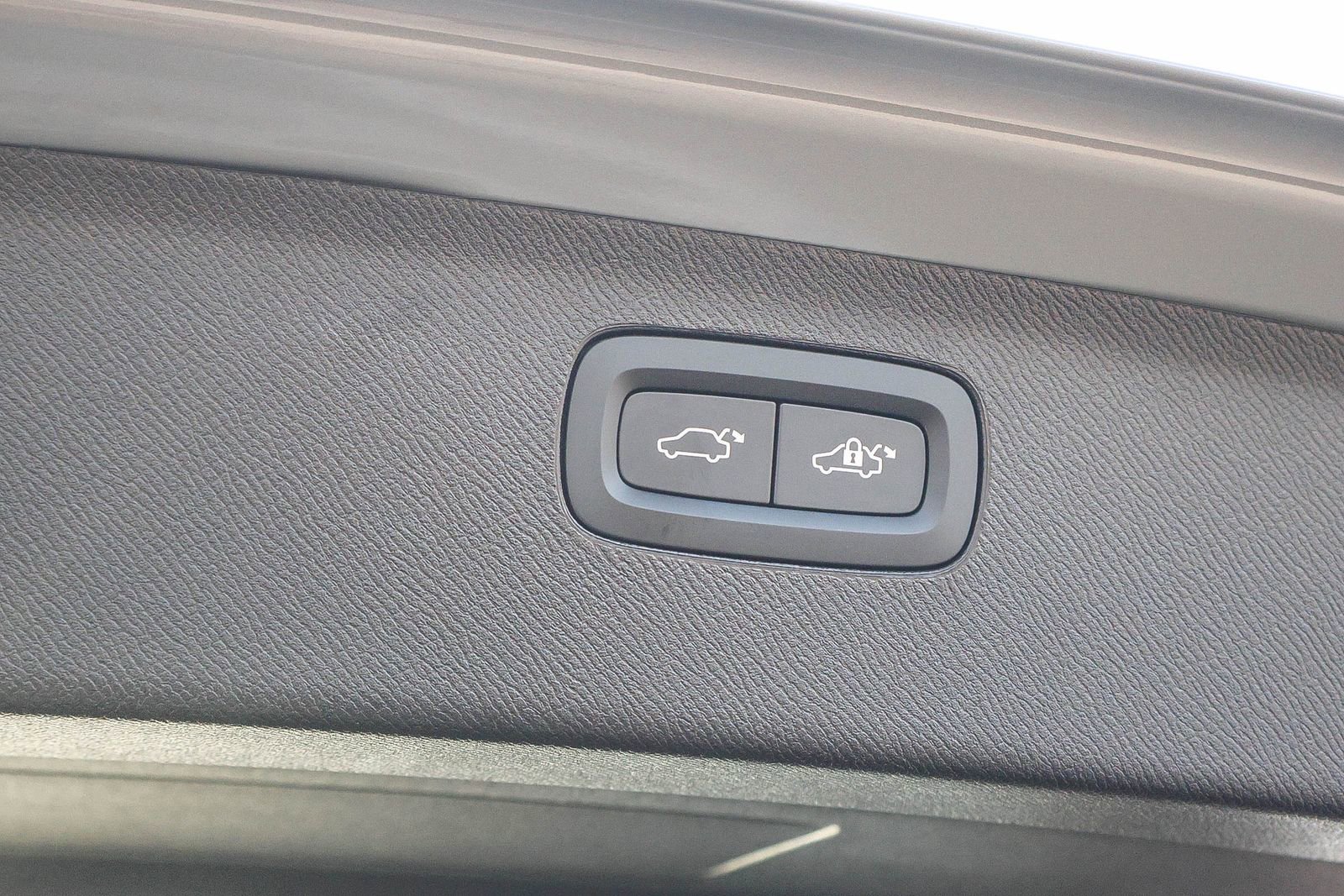 New 2026 Volvo XC90 T8 Plus w/ Protection Package image 27