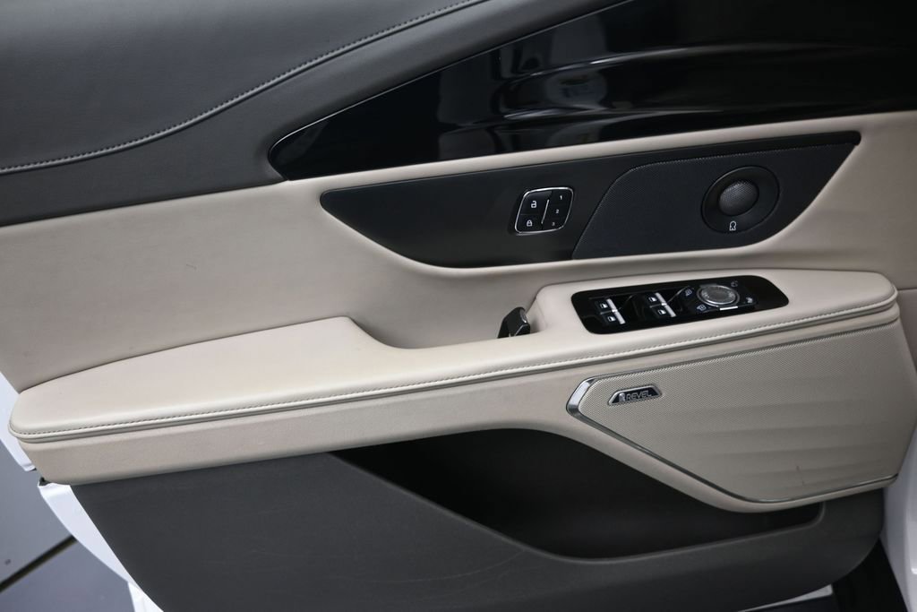 Used 2024 Lincoln Nautilus Premier w/ Equipment Group 102A AWD/4WD image 12
