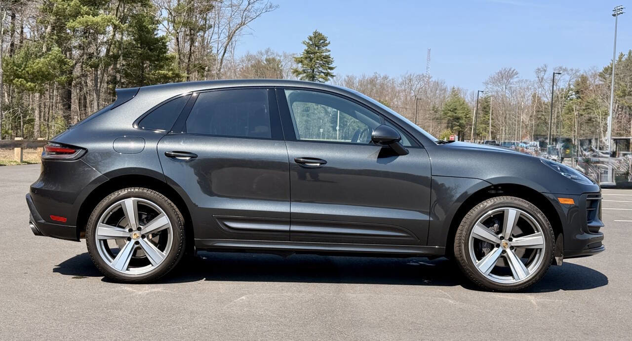 Used 2024 Porsche Macan w/ Premium Plus Package AWD/4WD image 2