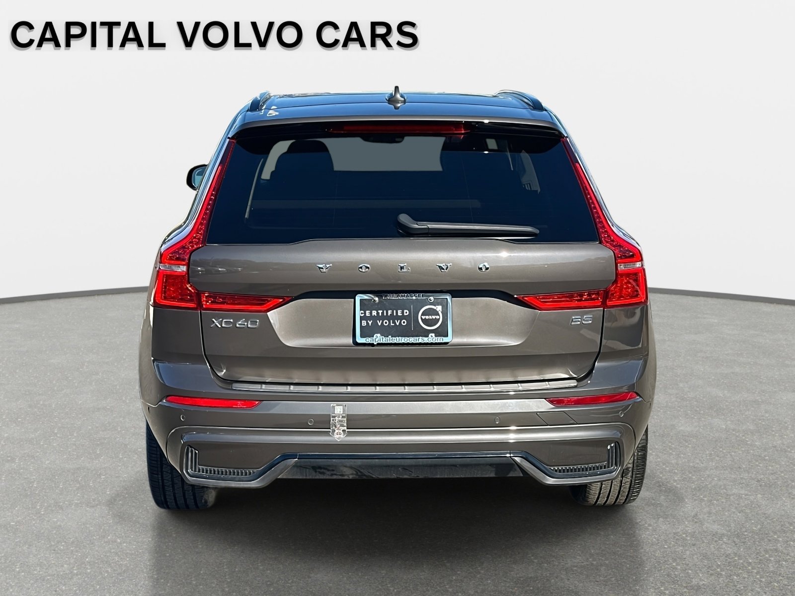 Certified 2023 Volvo XC60 B5 Plus w/ Climate Package image 6