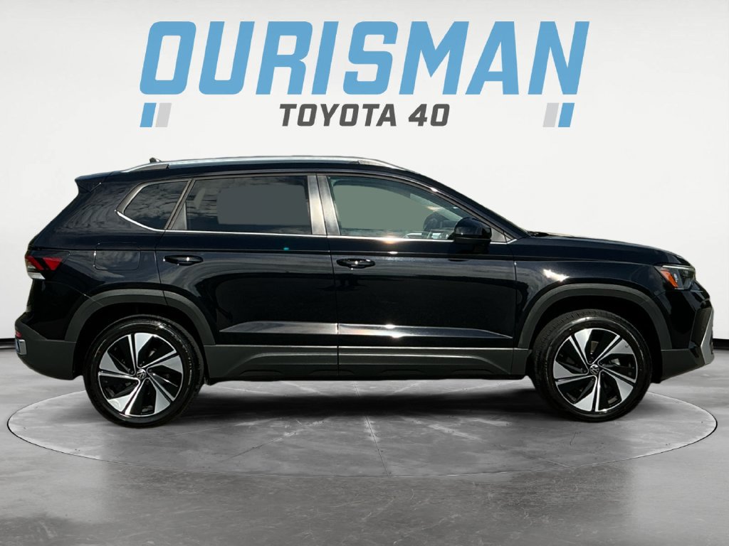Used 2025 Volkswagen Taos SE AWD/4WD image 8