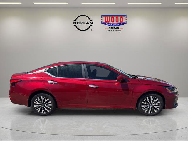 Used 2023 Nissan Altima 2.5 SV w/ SV Premium Package image 2