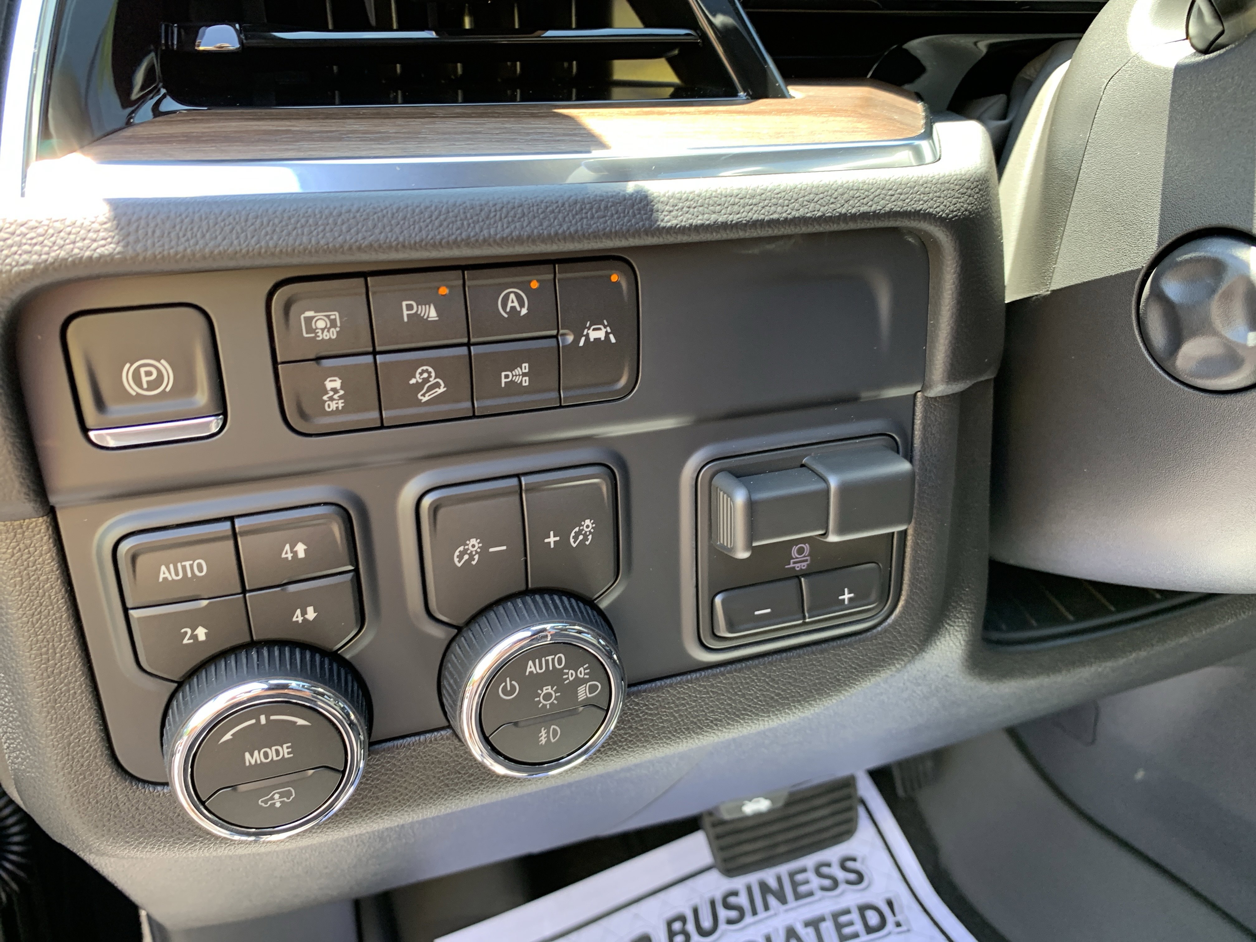 New 2026 Chevrolet Suburban High Country AWD/4WD image 15