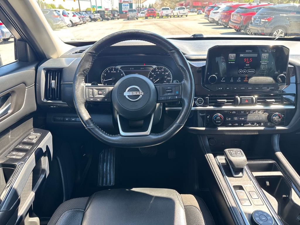 Used 2023 Nissan Pathfinder SL image 14