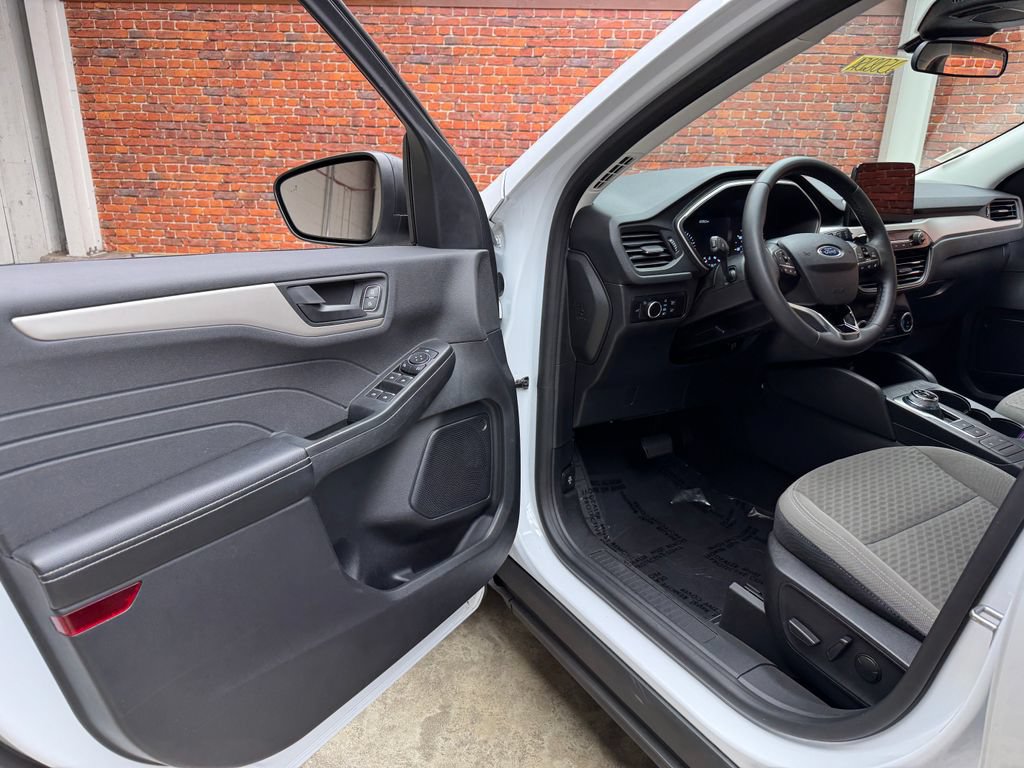 Certified 2022 Ford Escape SE w/ Convenience Package FWD image 9