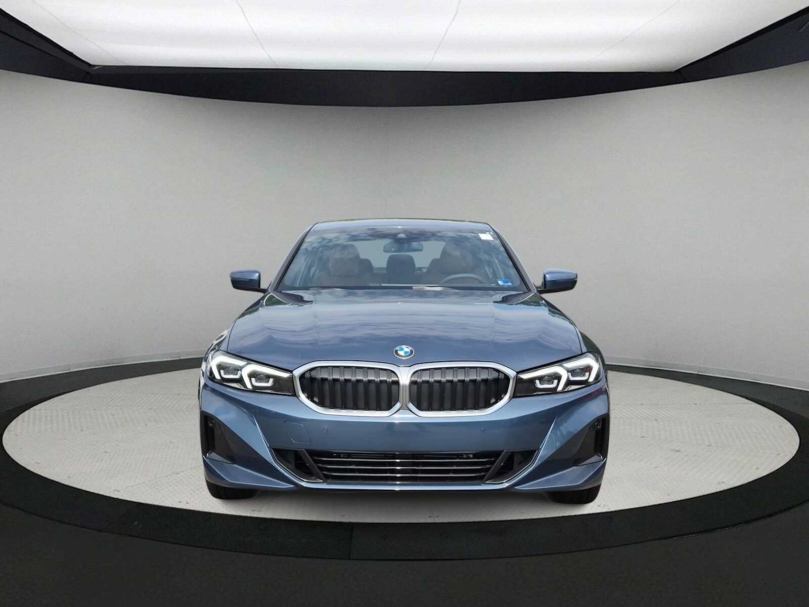New 2026 BMW 330i xDrive Sedan w/ Convenience Package AWD/4WD image 3