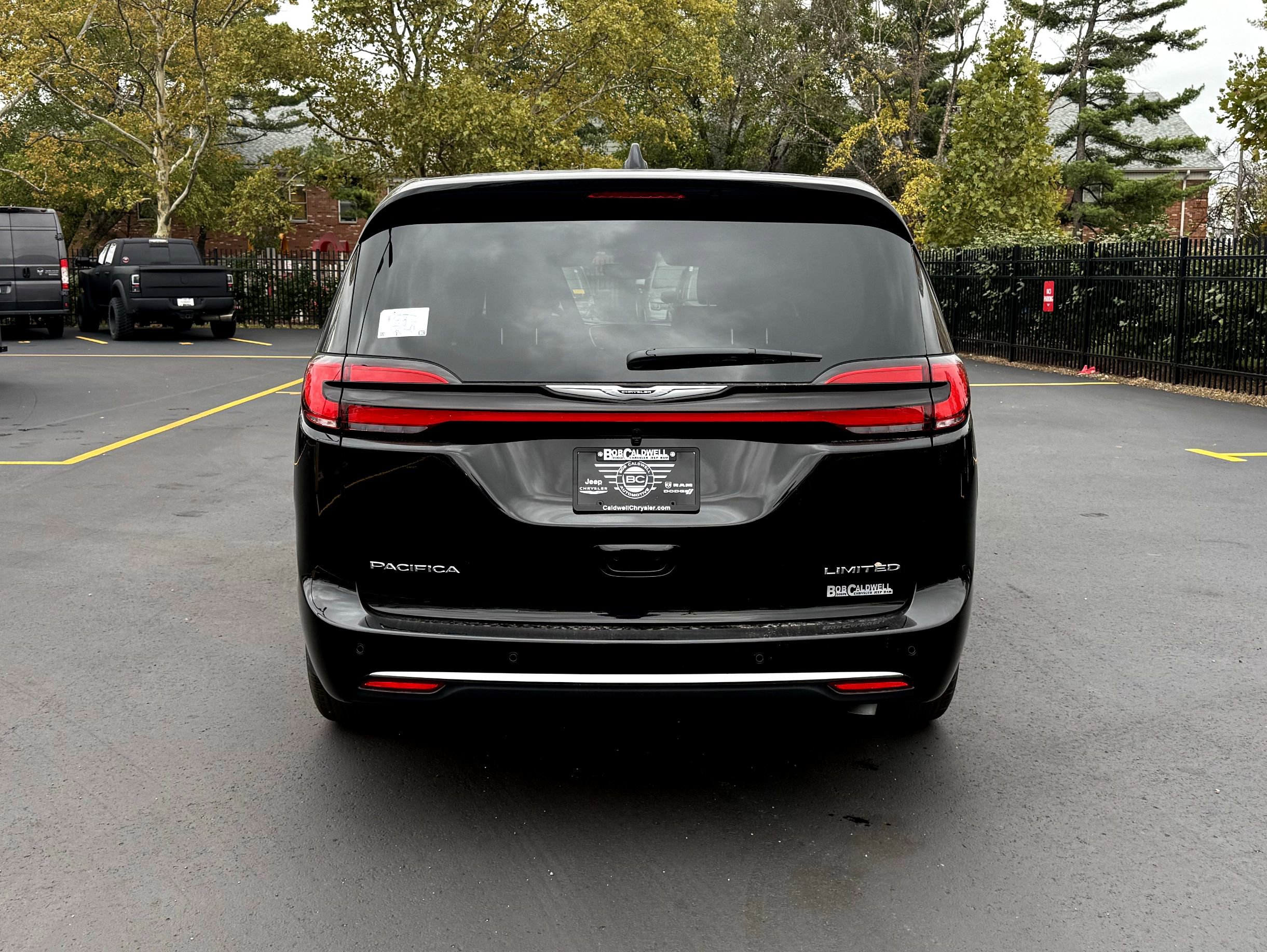 New 2026 Chrysler Pacifica Limited image 8