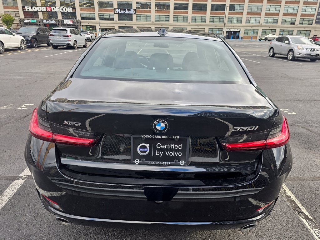 Used 2025 BMW 330i xDrive Sedan w/ Premium Package AWD/4WD image 7