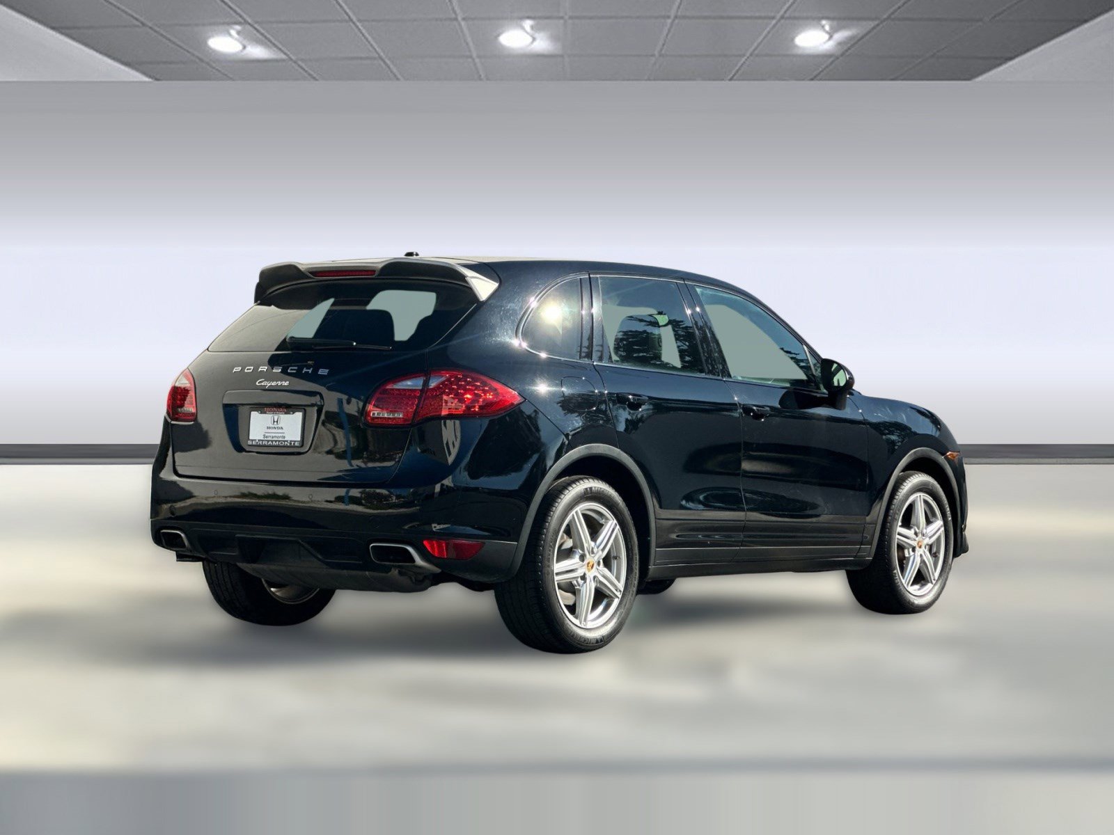Used 2014 Porsche Cayenne Platinum Edition image 8