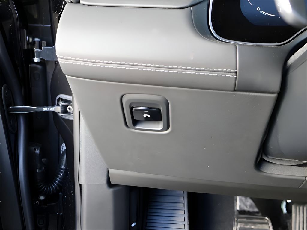 Used 2025 Maserati Grecale Modena image 37