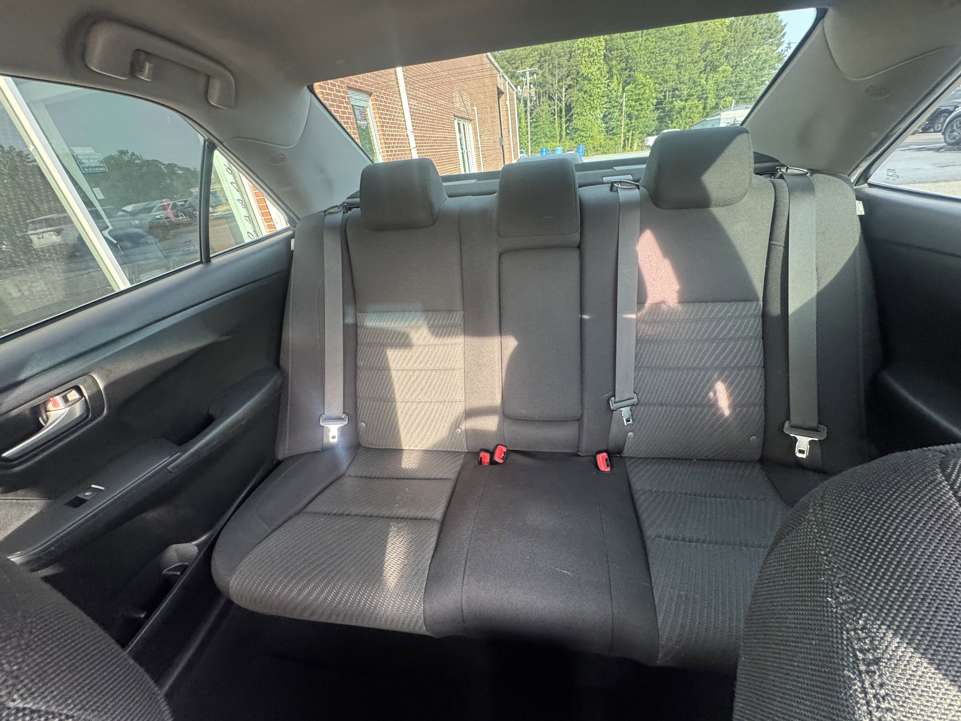 Used 2015 Toyota Camry LE FWD image 16