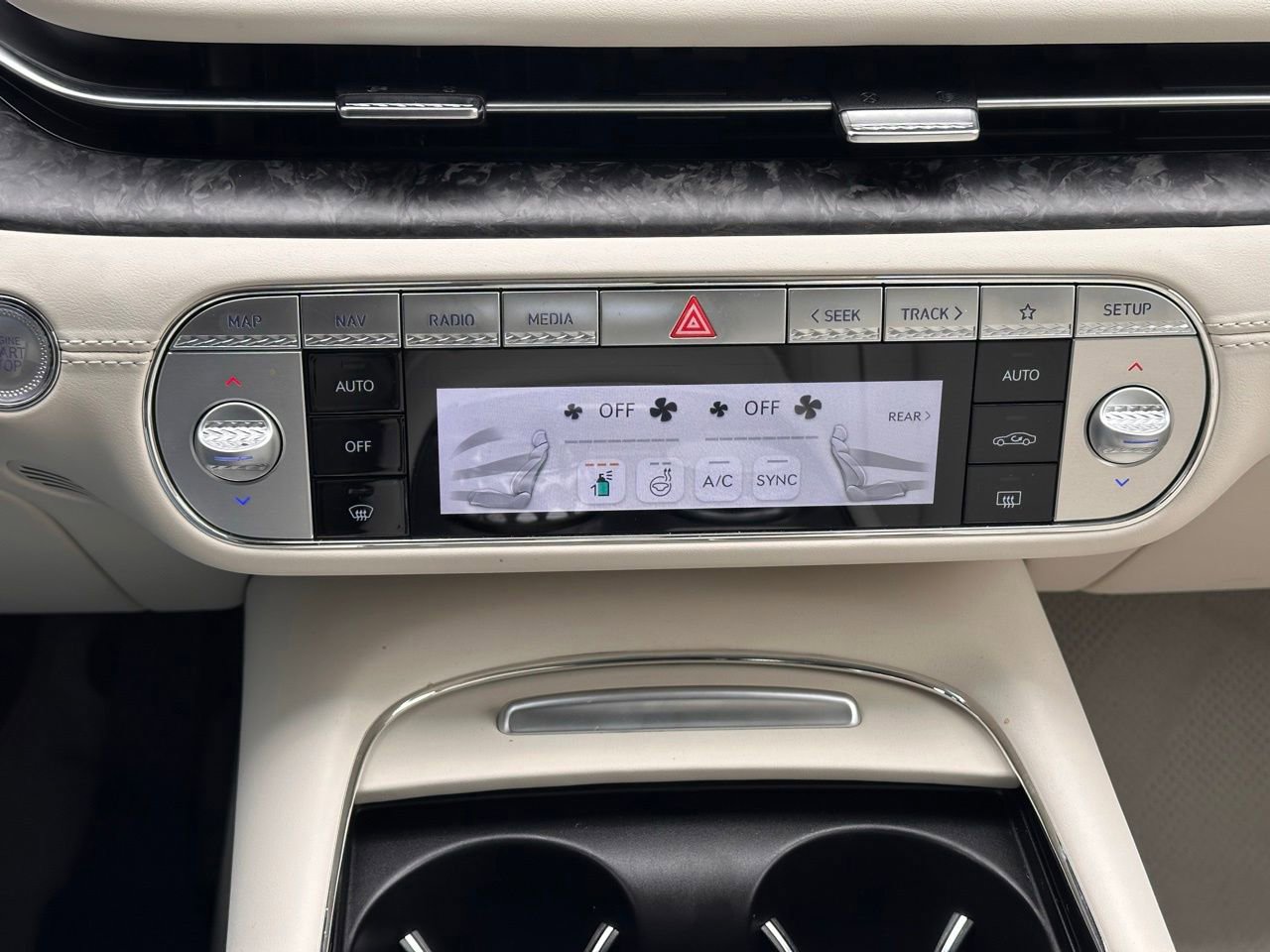 Used 2025 Genesis G90 3.5T image 31