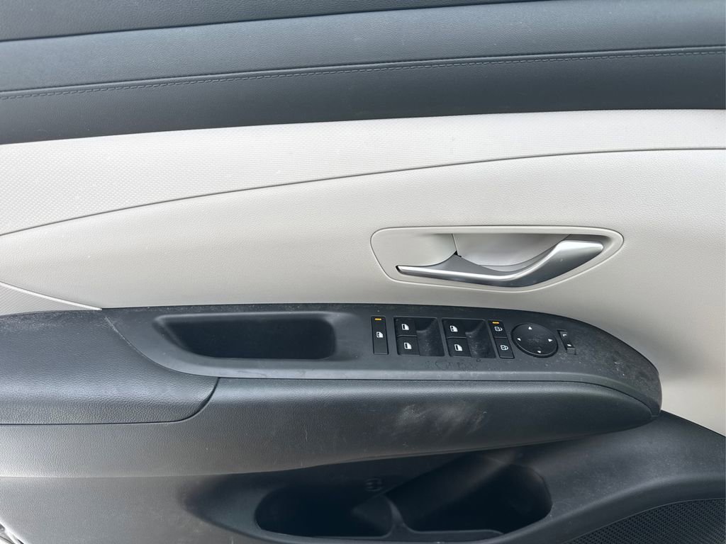 Certified 2025 Hyundai Tucson SE image 27