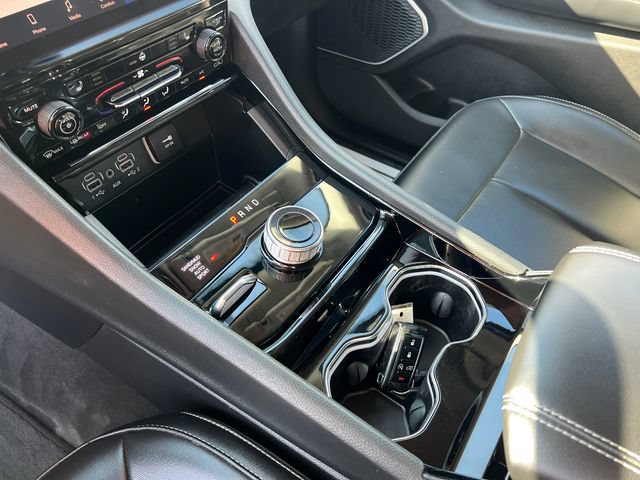 Used 2023 Jeep Grand Cherokee Limited w/ Black Appearance Package AWD/4WD image 19
