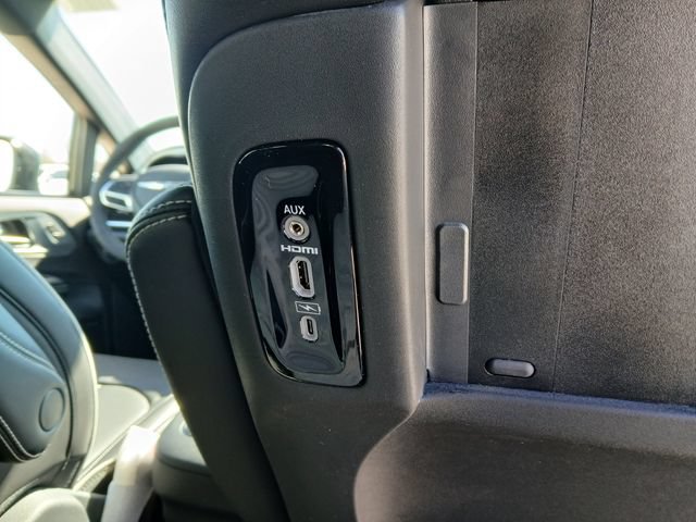 New 2026 Chrysler Pacifica Limited w/ Uconnect Theater Family Group FWD image 30