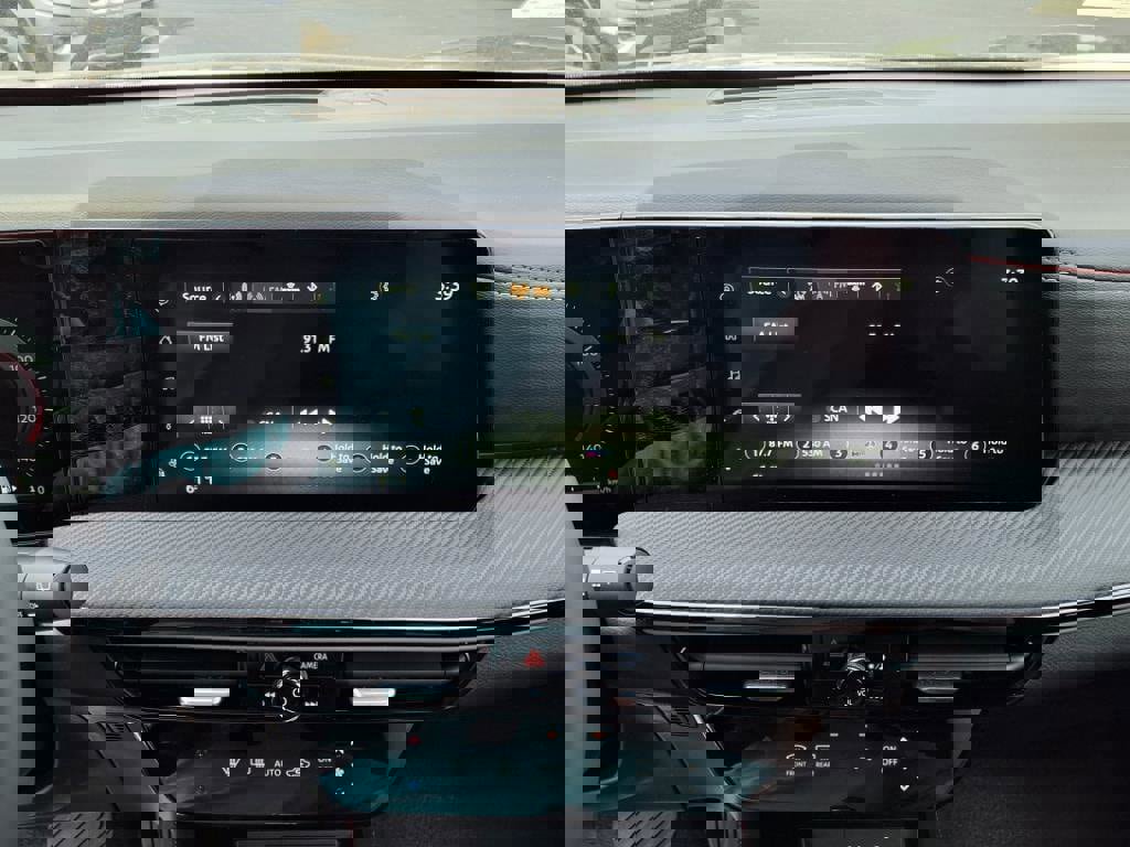 New 2025 Nissan Kicks SR image 9