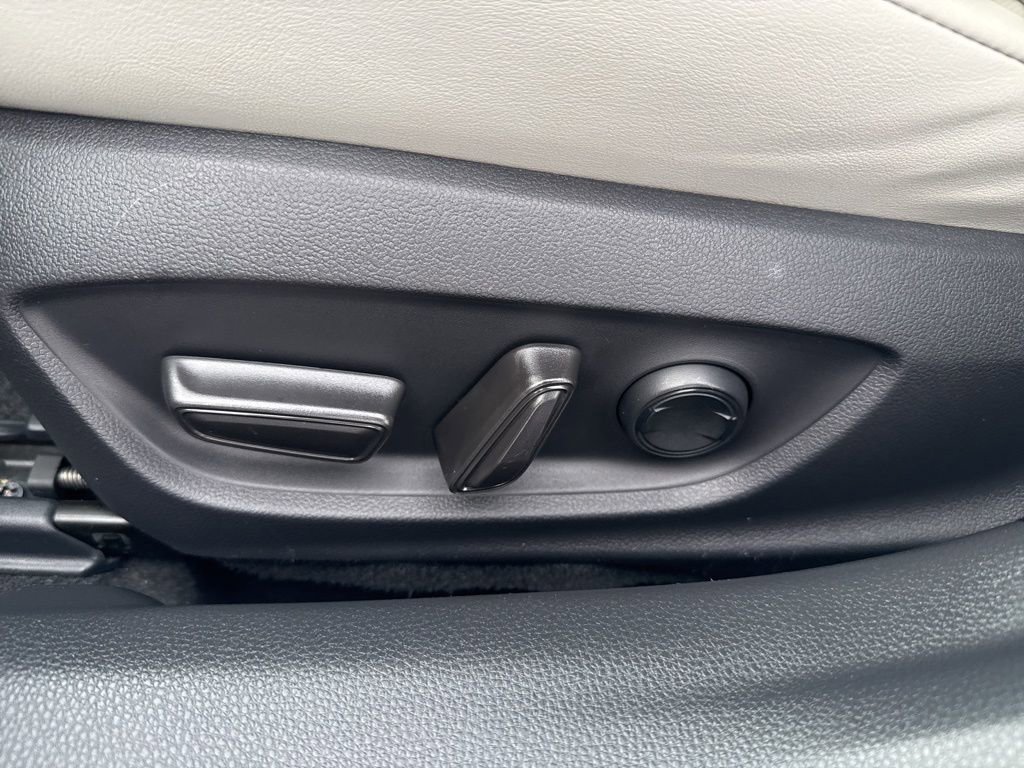 Used 2024 Toyota Prius XLE image 10