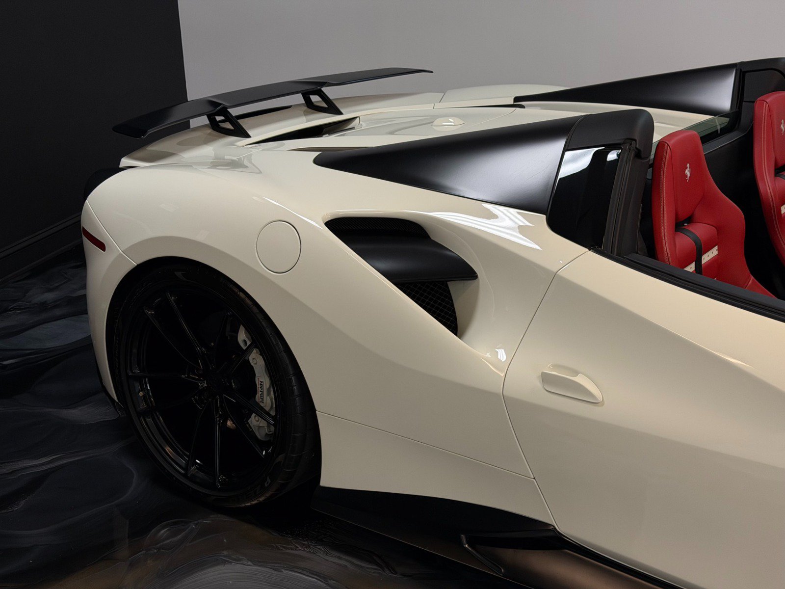 Used 2018 Ferrari 488 Spider RWD image 7