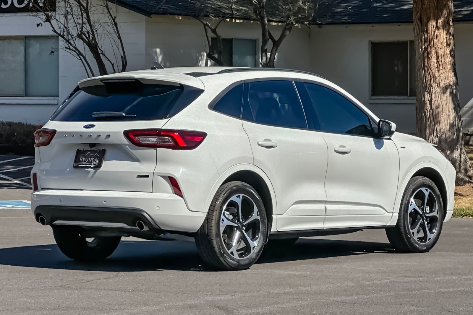 Used 2025 Ford Escape ST-Line Elite w/ Premium Technology Package image 4