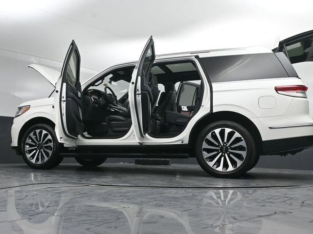 Used 2024 Lincoln Navigator Reserve image 59