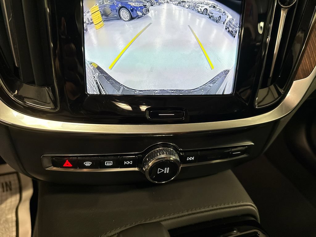 Certified 2025 Volvo S60 T8 Plus AWD/4WD image 17