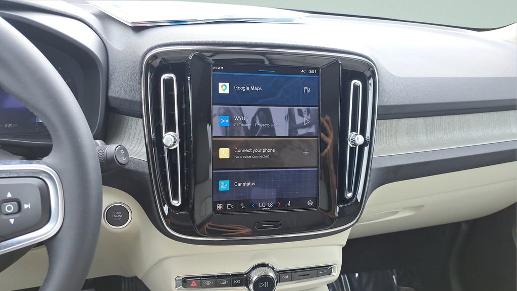 Used 2023 Volvo XC40 B5 Plus w/ Driver Assist Package image 20