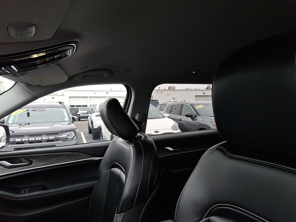 Used 2023 Jeep Grand Cherokee L Limited image 24