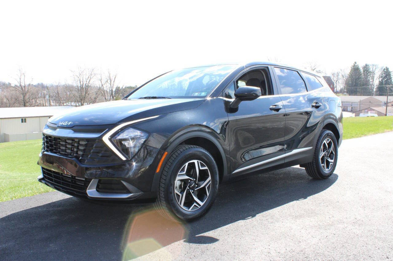 Used 2023 Kia Sportage LX image 3