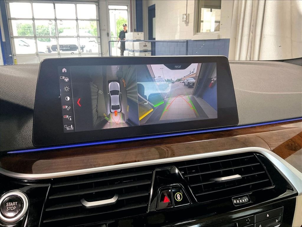 Used 2019 BMW 530e xDrive w/ Convenience Package AWD/4WD image 19