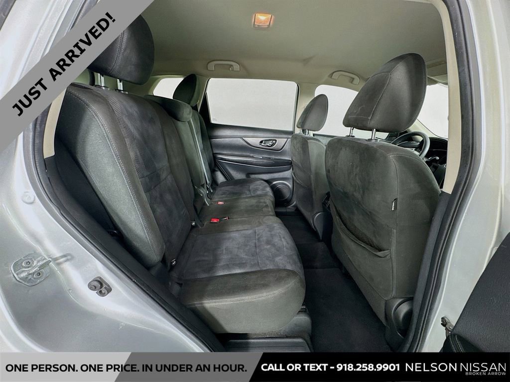 Used 2015 Nissan Rogue SV FWD image 24
