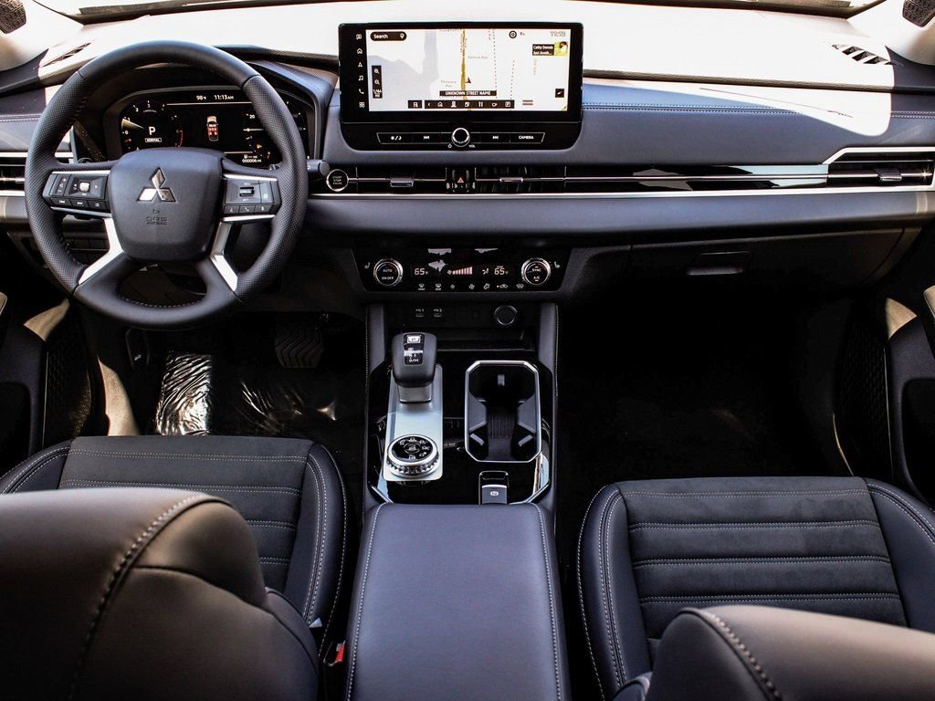 New 2025 Mitsubishi Outlander SE image 37