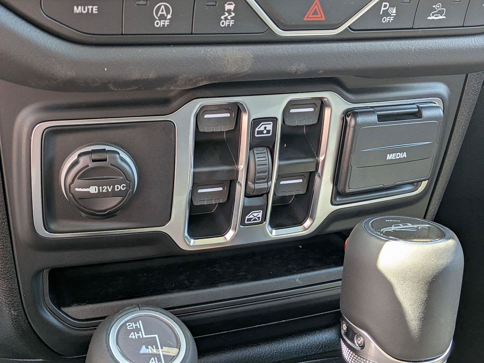 New 2026 Jeep Gladiator Sport AWD/4WD image 30